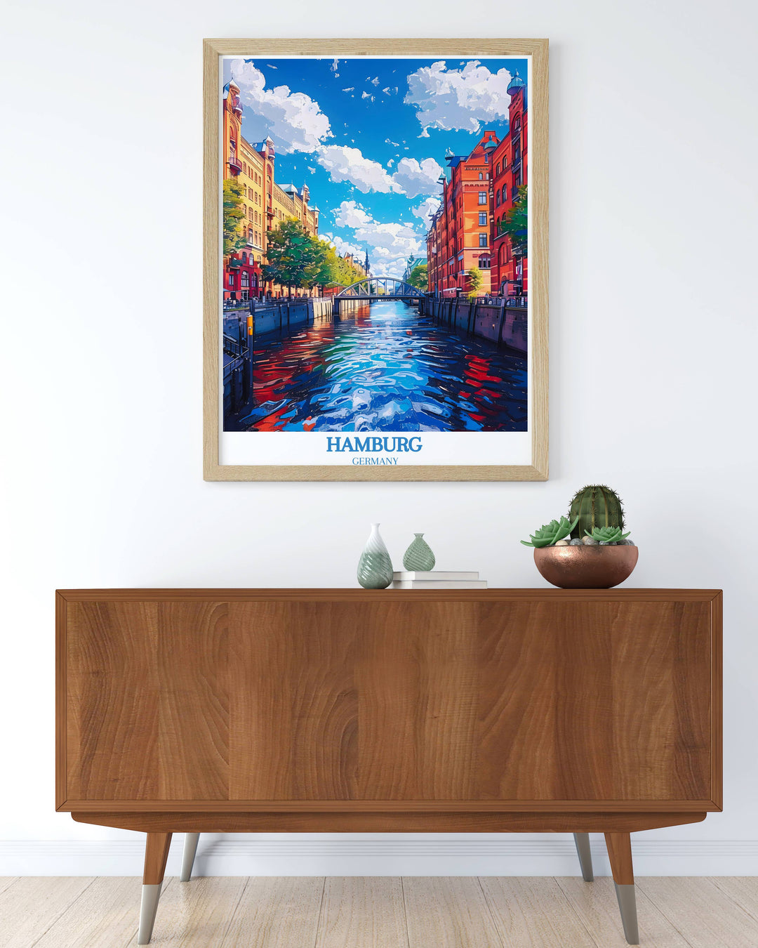 A warm and inviting housewarming gift featuring a detailed map of Hamburg, highlighting key landmarks and cultural spots.