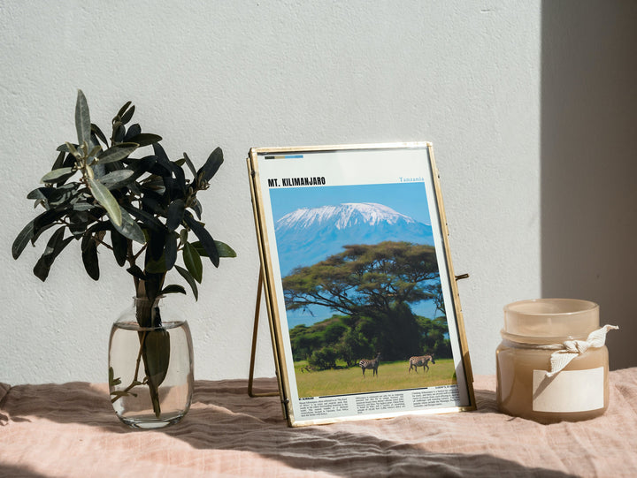 African landscapes and Mount Kilimanjaro&#39;s majestic beauty combine in this exquisite decor, adding a touch of Tanzania to your space