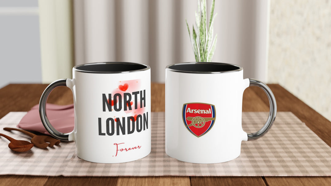 Minimalist black Arsenal coffee cup highlighting the vibrant full-color team crest, creating a premium lifestyle aesthetic for a modern sports office desk.